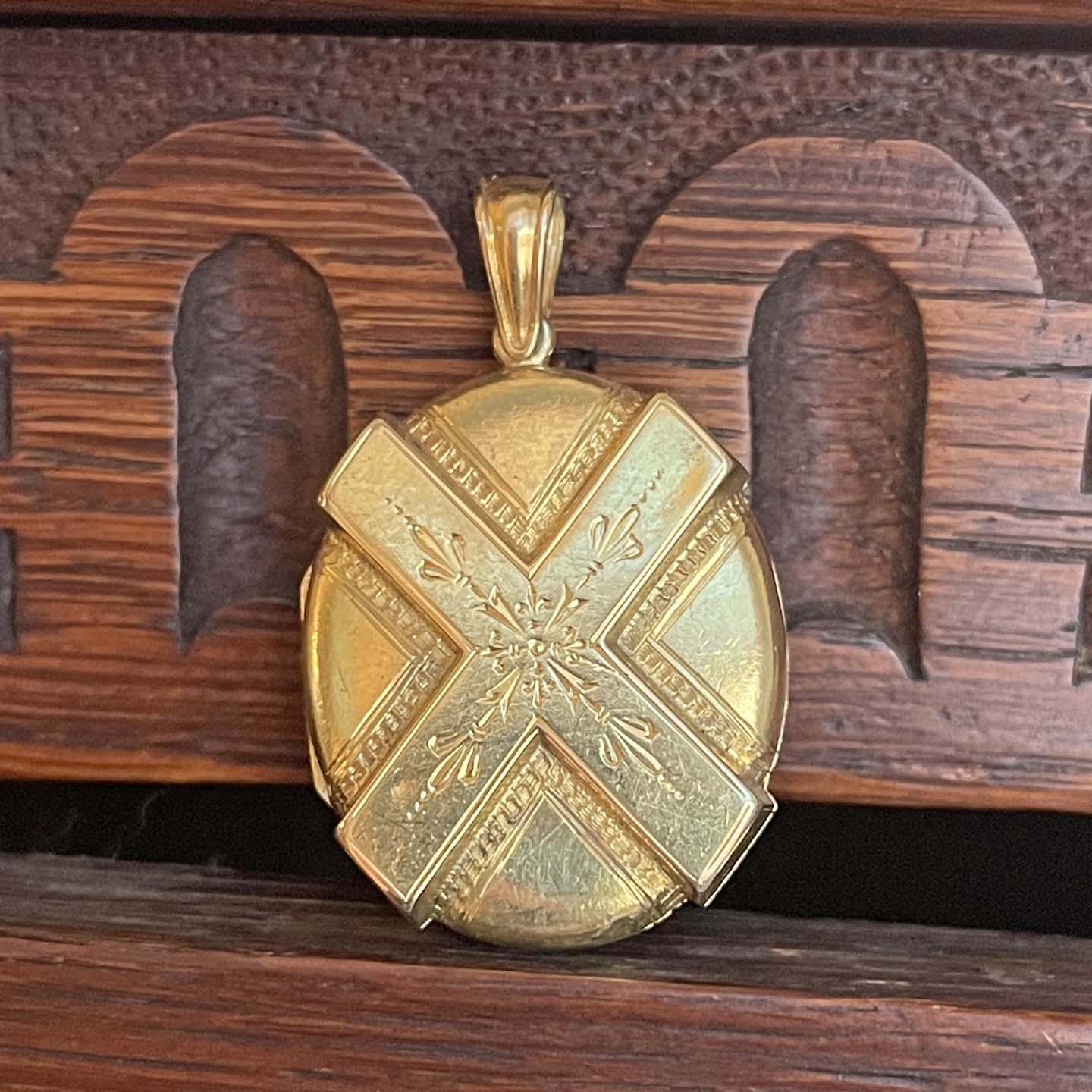 Unusual English Victorian 15k Gold Locket Pendant