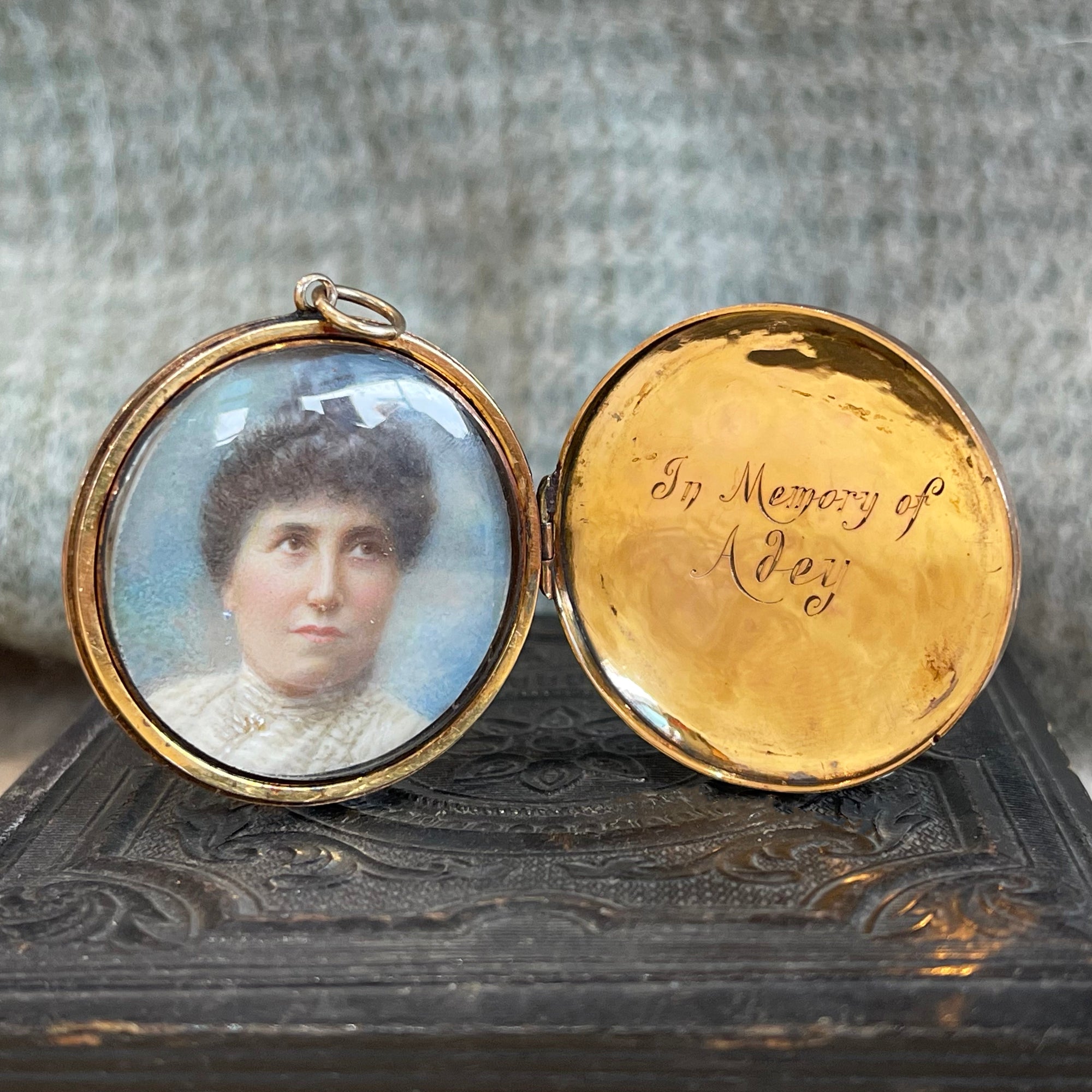 Georgian Engraved Round Memorial Locket "In Memory of Adey"