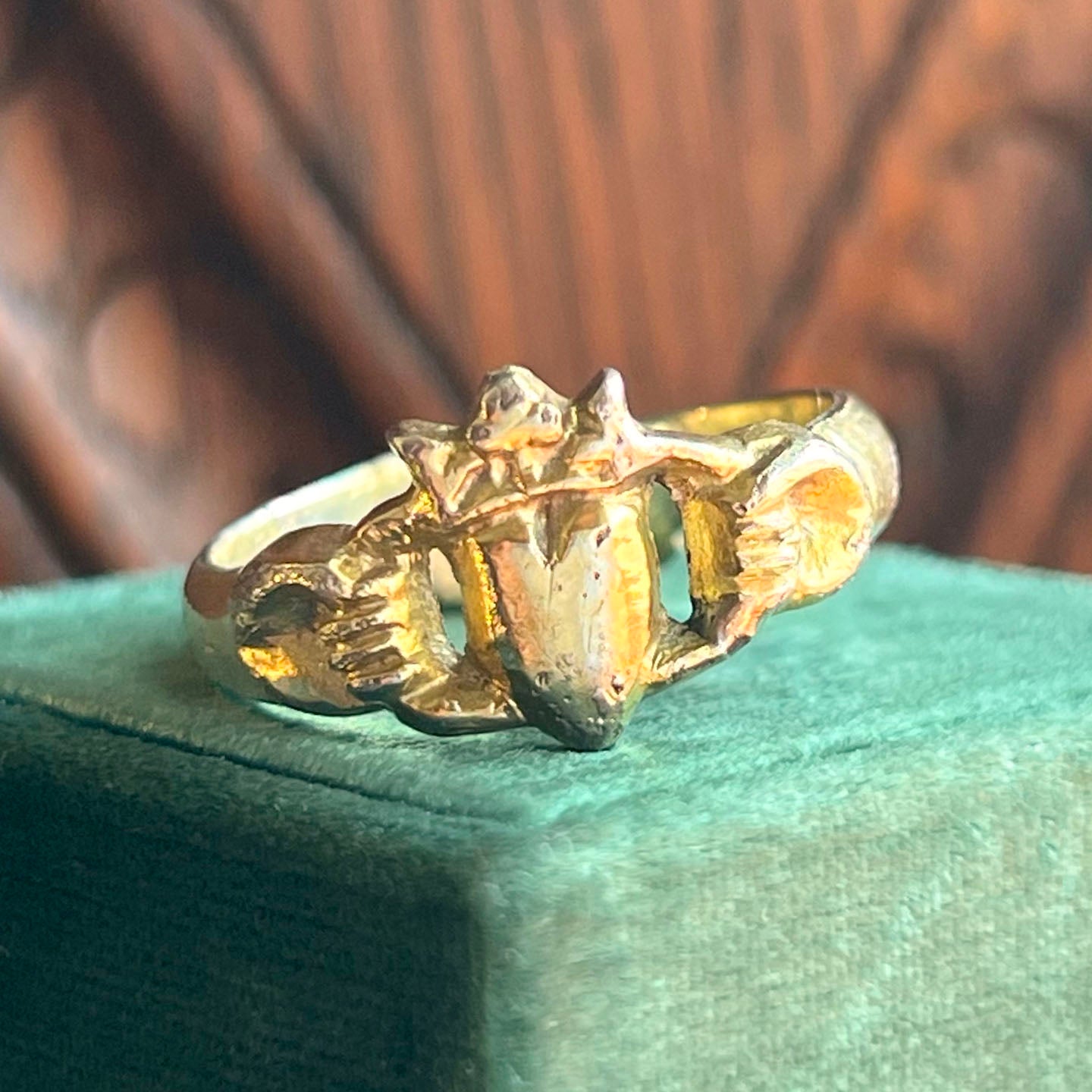Early Scottich Claddagh Ring c. 1720 Silver Gilt