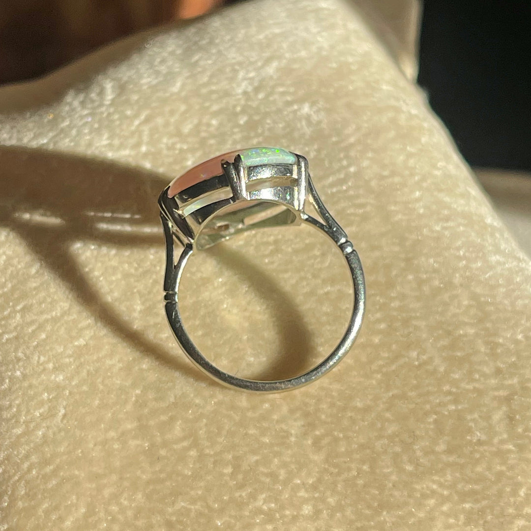 Vintage Art Deco Cabochon Opal Ring 18k White Gold