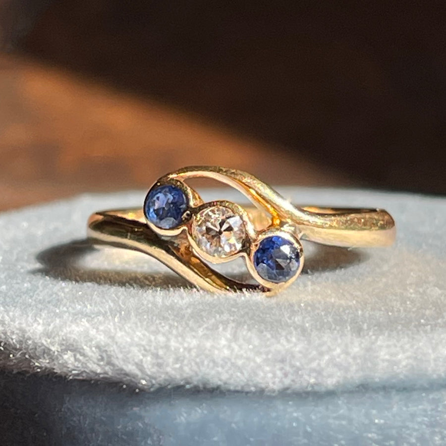 Edwardian Bypass Ring with Sapphire and Diamond in 18k Gold, Birmingham 1917