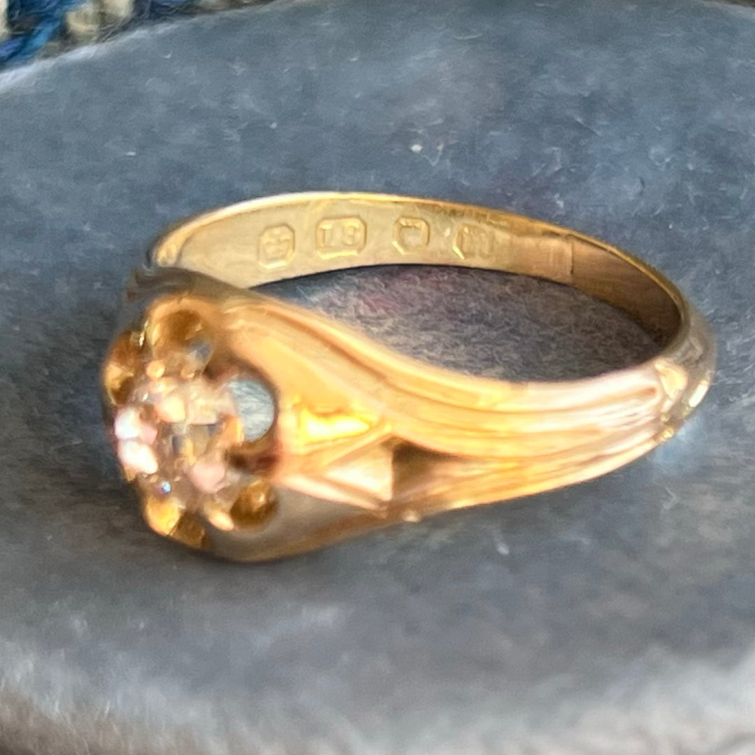 Edwardian 18 Karat Gold Old European Cut Diamond Ring, Buttercup Belcher Setting, London 1907