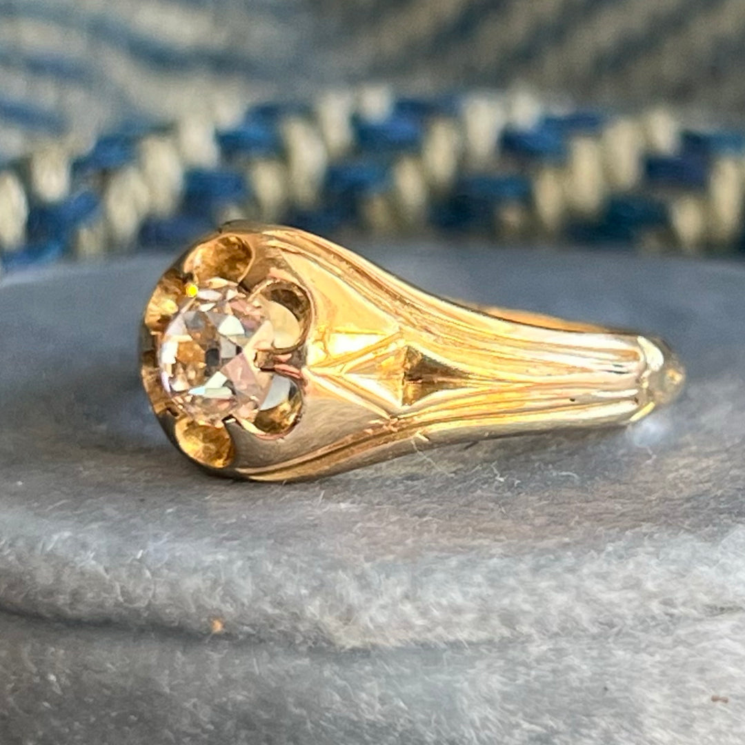 Edwardian 18 Karat Gold Old European Cut Diamond Ring, Buttercup Belcher Setting, London 1907