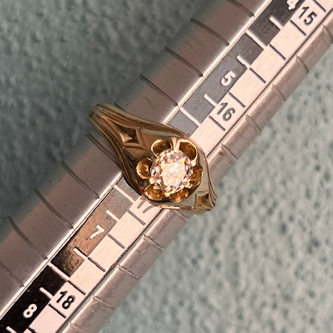 Edwardian 18 Karat Gold Old European Cut Diamond Ring, Buttercup Belcher Setting, London 1907