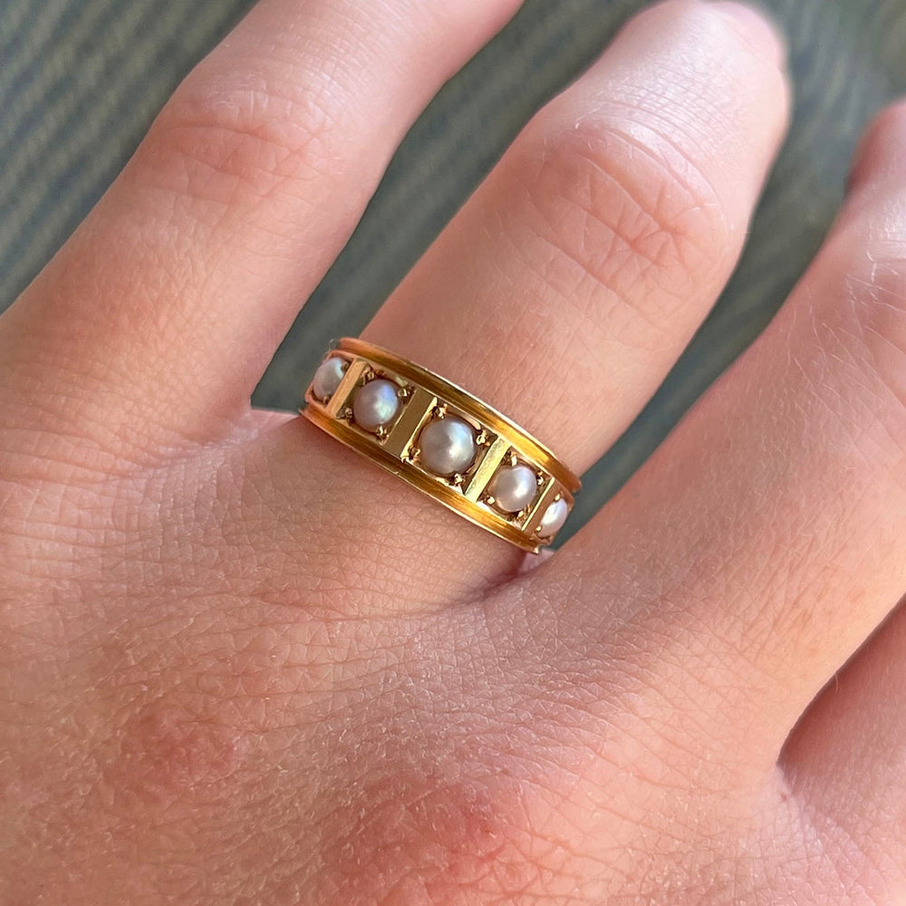 Classic antique pearl band in gold