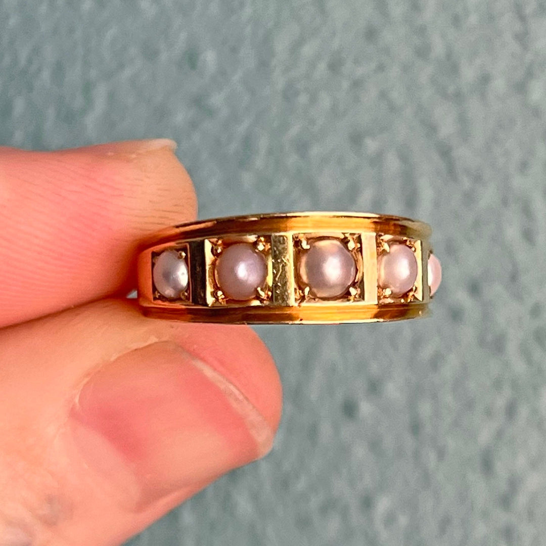 Victorian gold ring with five pearls