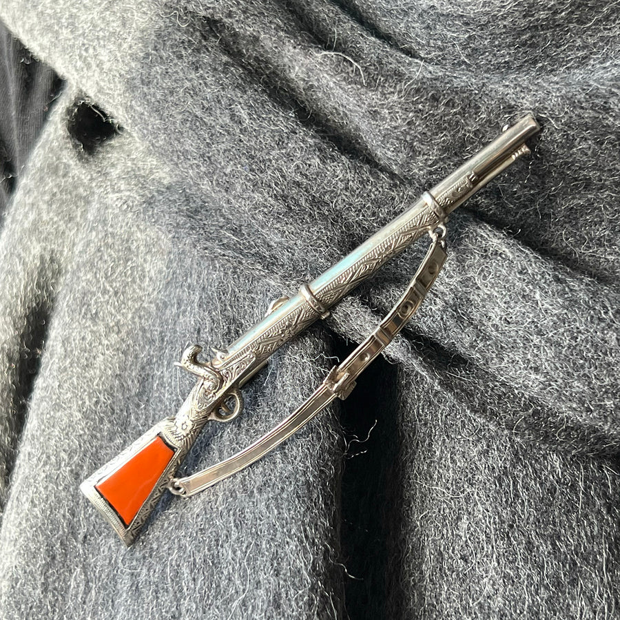 Victorian Scottish Agate Rifle Brooch, c. 1880