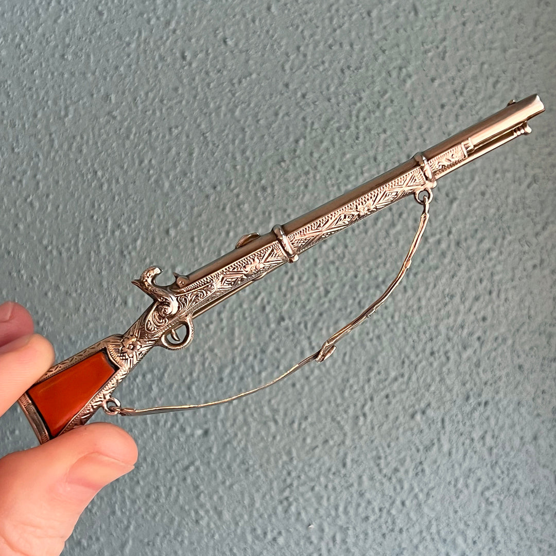 Victorian Scottish Agate Rifle Brooch, c. 1880