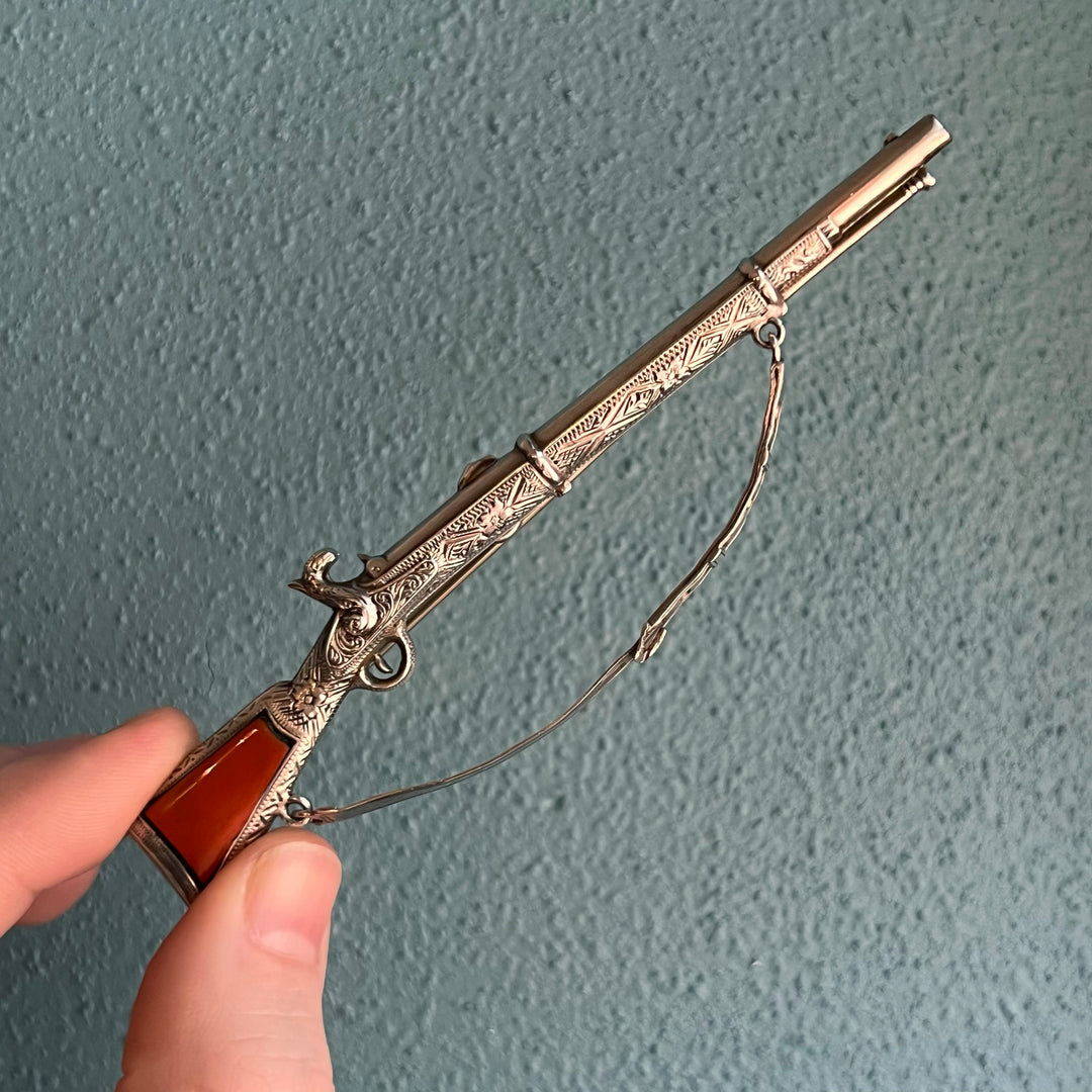Victorian Scottish Agate Rifle Brooch, c. 1880