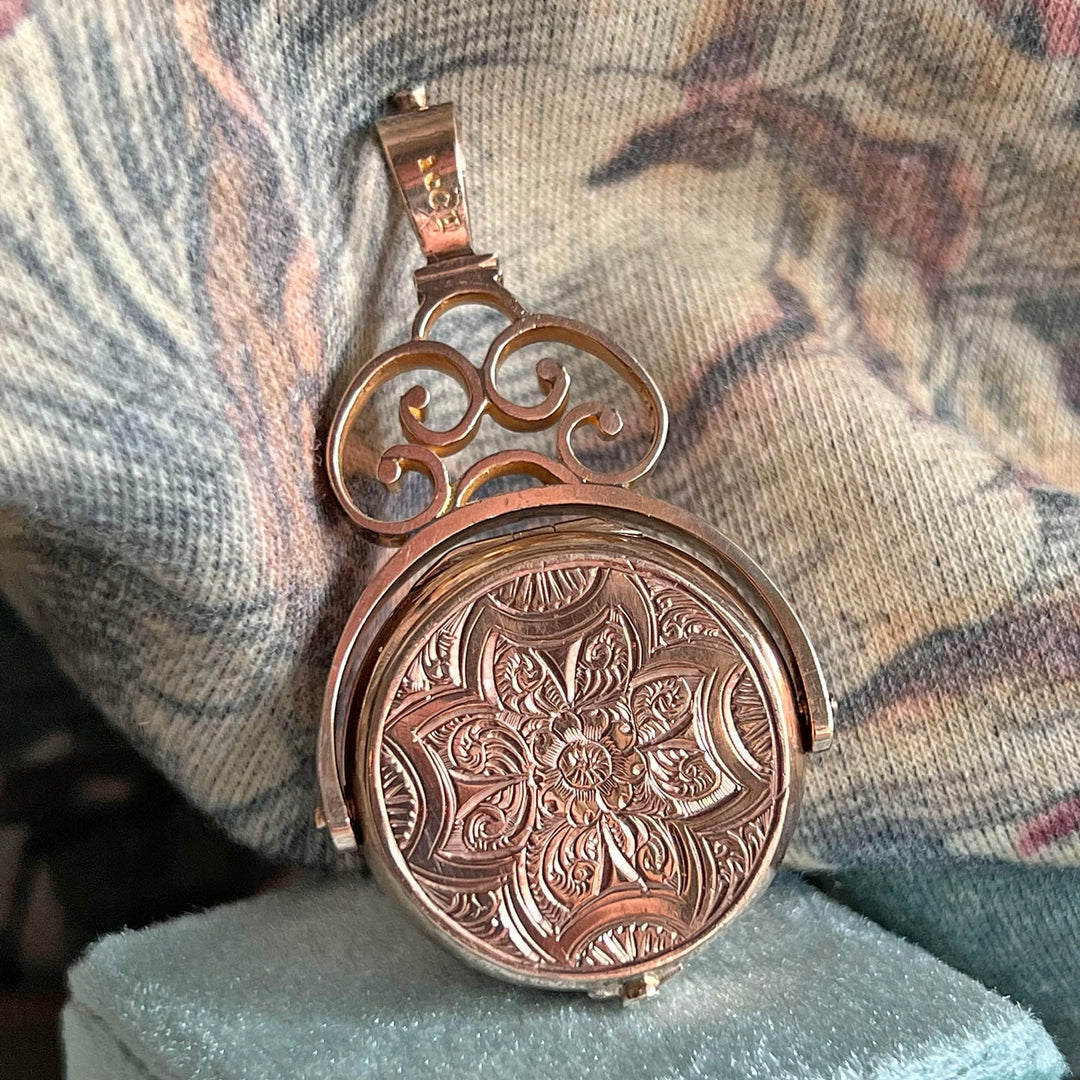 Victorian Spinner Fob Locket Pendant Sardonyx 10k Gold with Portraits