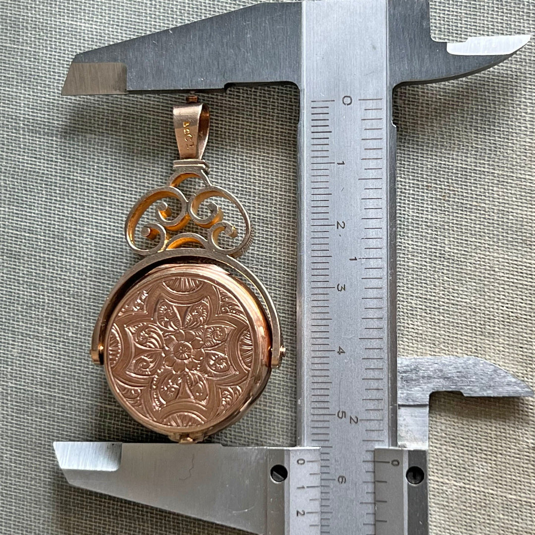 Victorian Spinner Fob Locket Pendant Sardonyx 10k Gold with Portraits