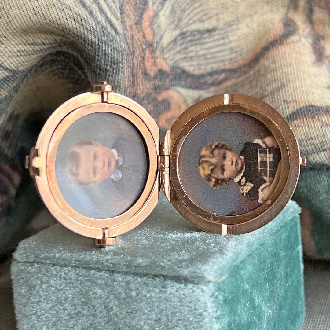 Victorian Spinner Fob Locket Pendant Sardonyx 10k Gold with Portraits