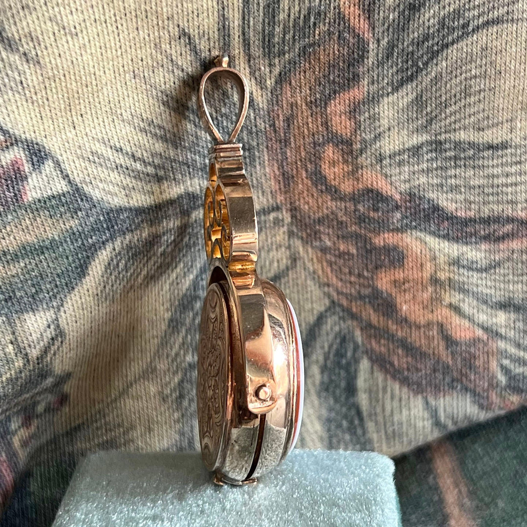 Victorian Spinner Fob Locket Pendant Sardonyx 10k Gold with Portraits