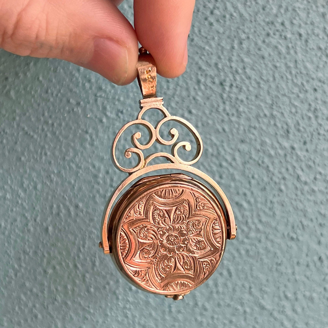 Victorian Spinner Fob Locket Pendant Sardonyx 10k Gold with Portraits