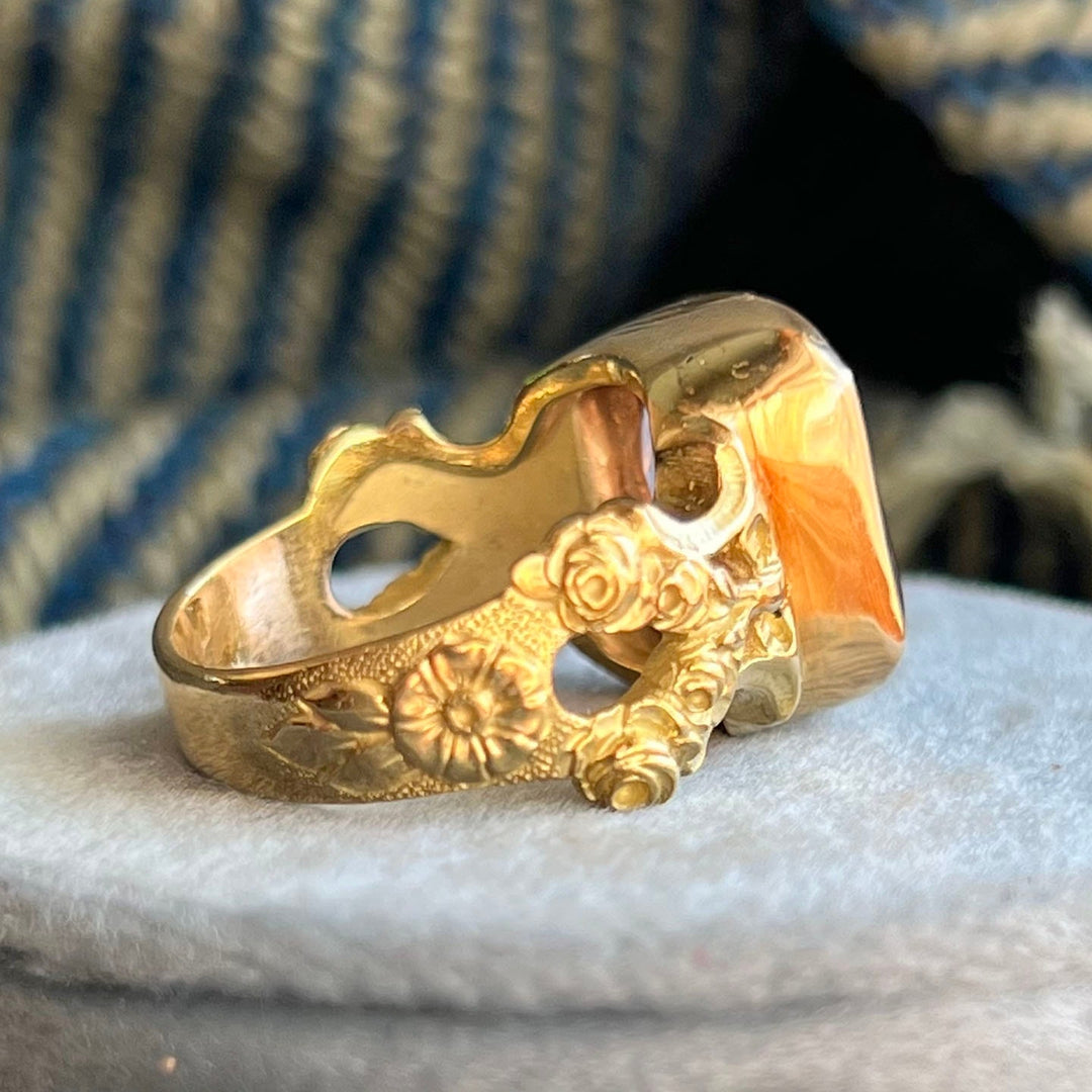 Side profile of vintage gold amethyst ring