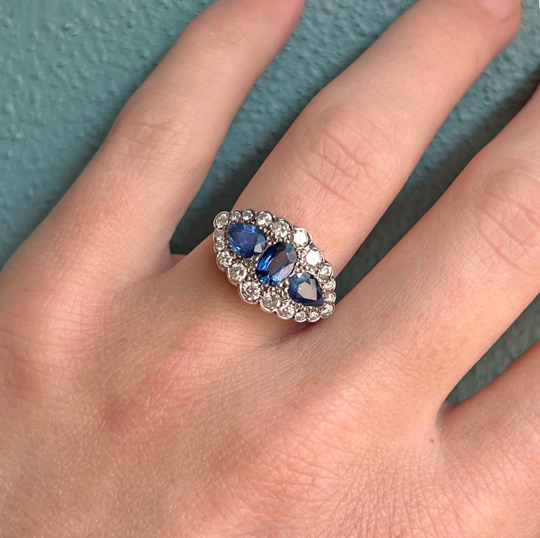 Vintage 18k Gold Sapphire and Diamond Ring