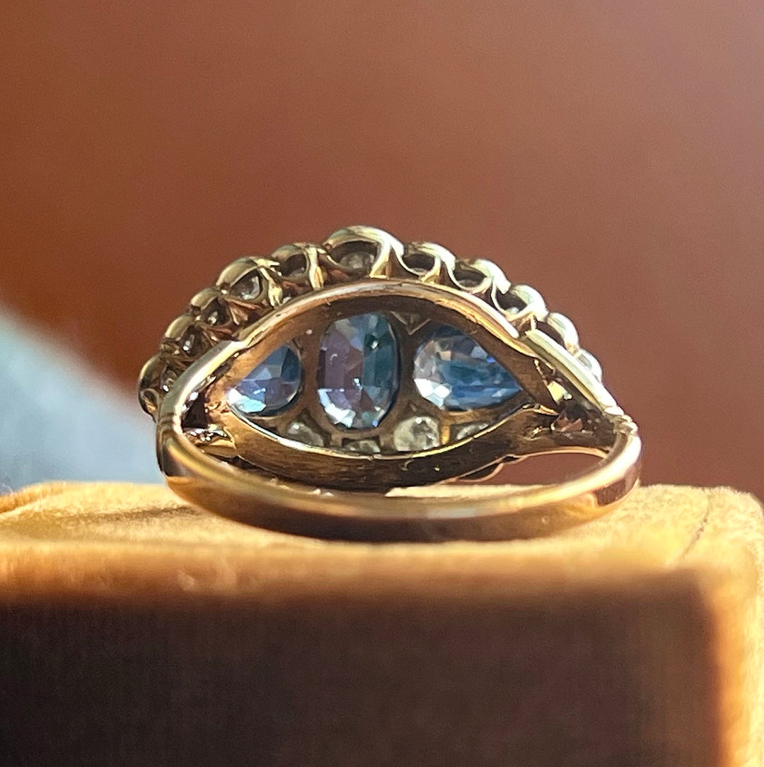 Vintage 18k Gold Sapphire and Diamond Ring