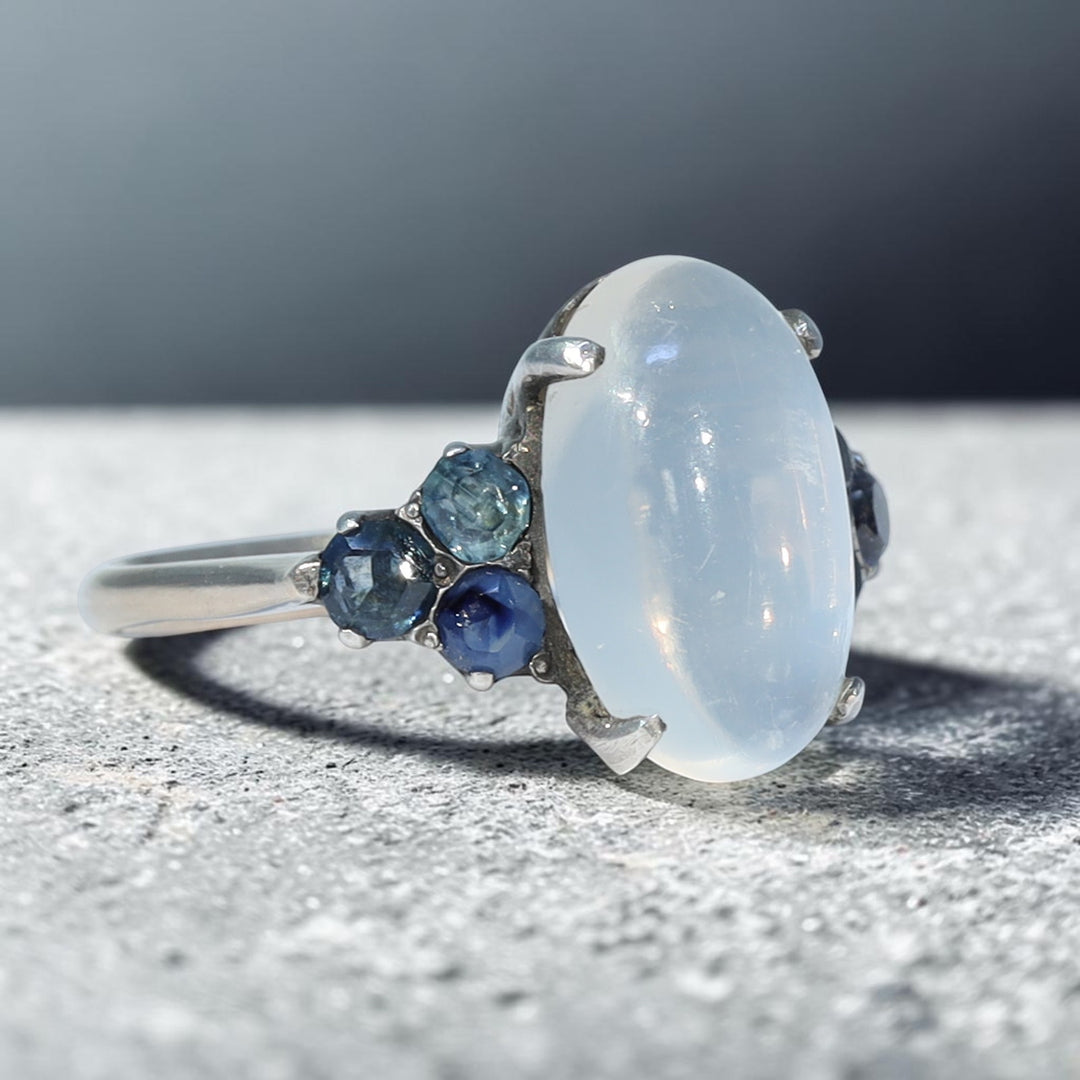 Vintage 9 karat gold moonstone sapphire cluster ring