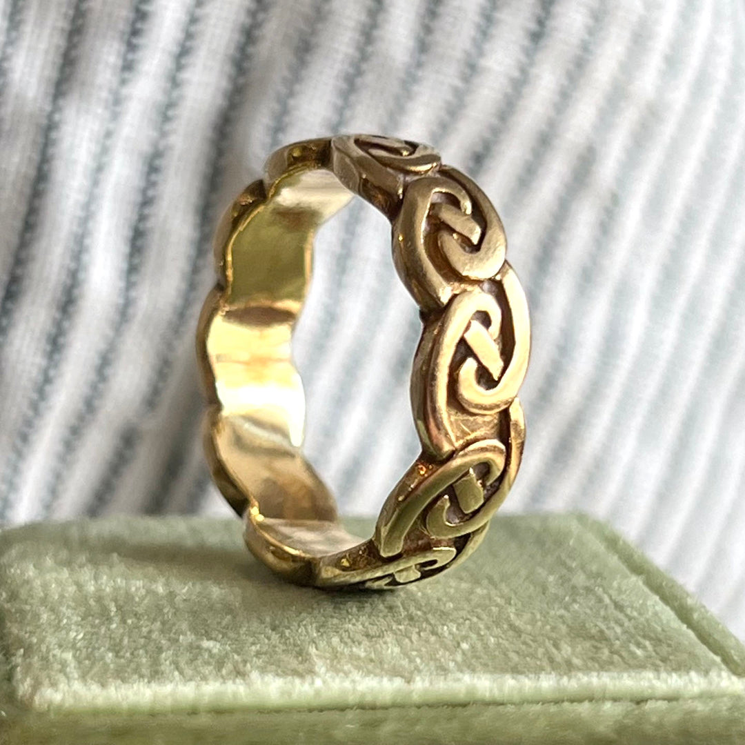 Vintage Celtic Knot Band Ring 18 Karat Gold