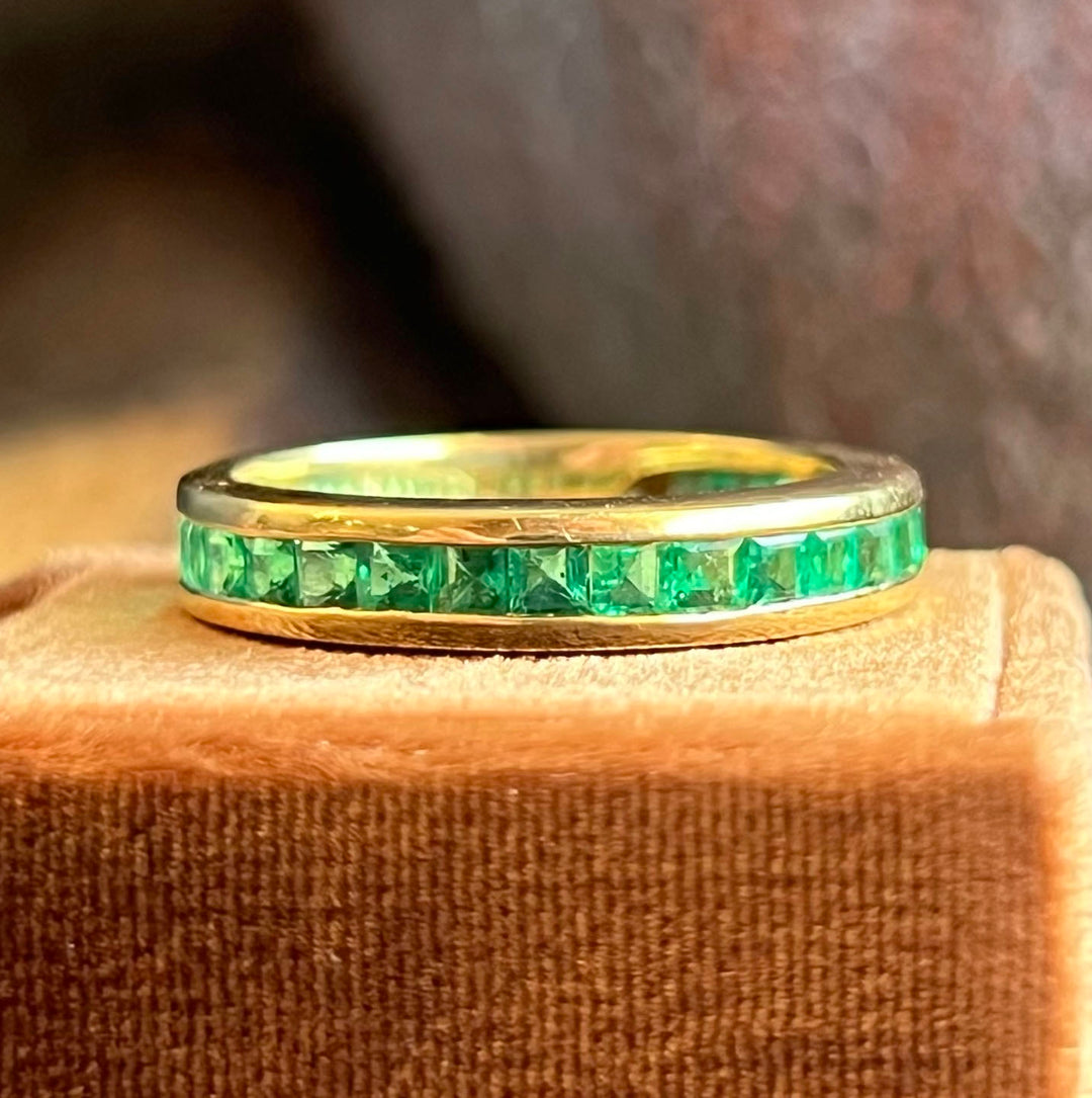 Vintage Emerald 18k Gold Band Ring, c.1950