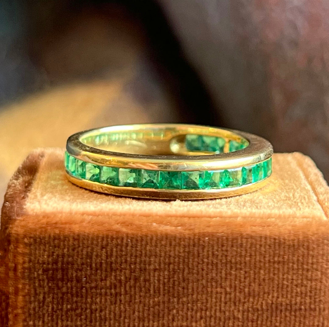 Vintage Emerald 18k Gold Band Ring, c.1950