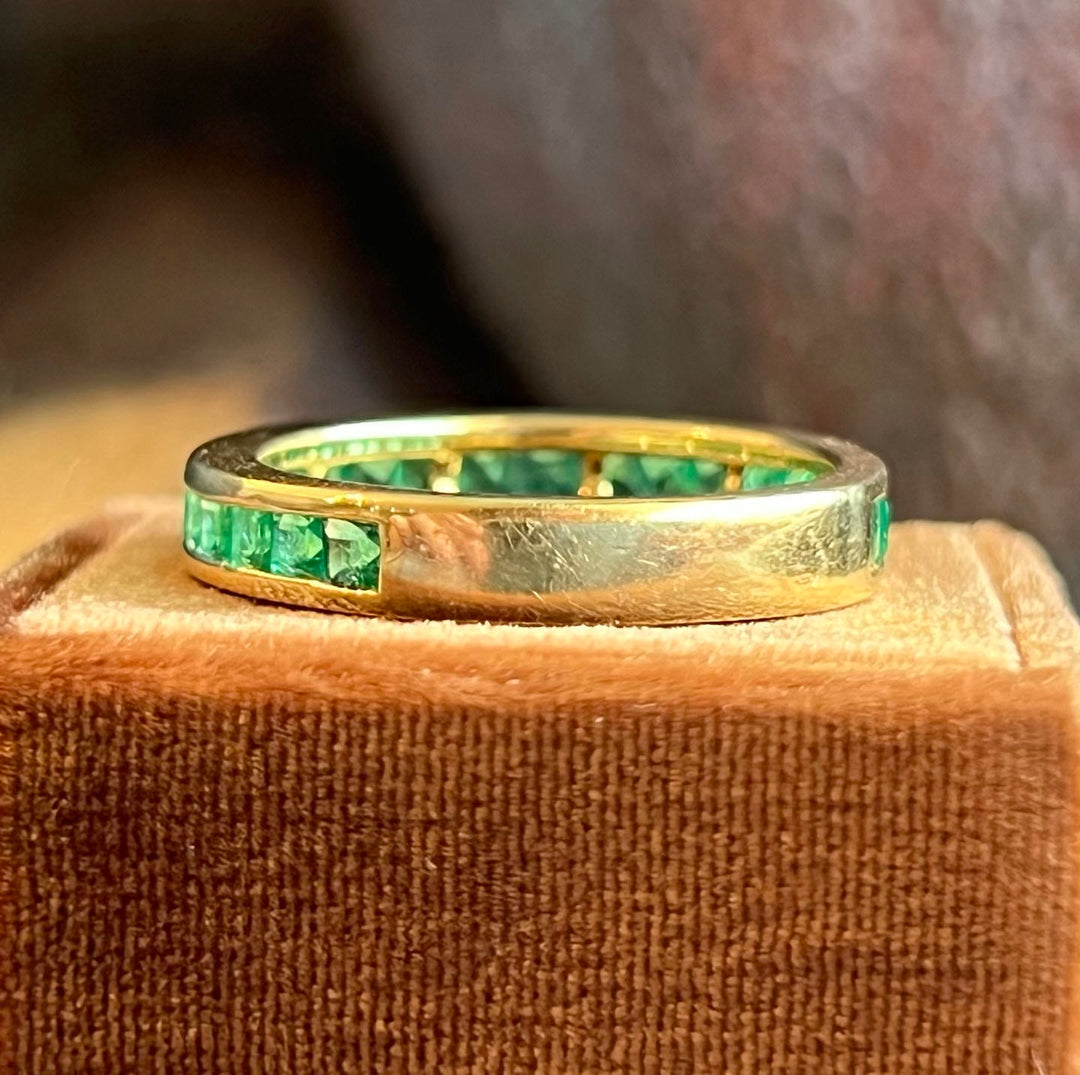 Vintage Emerald 18k Gold Band Ring, c.1950
