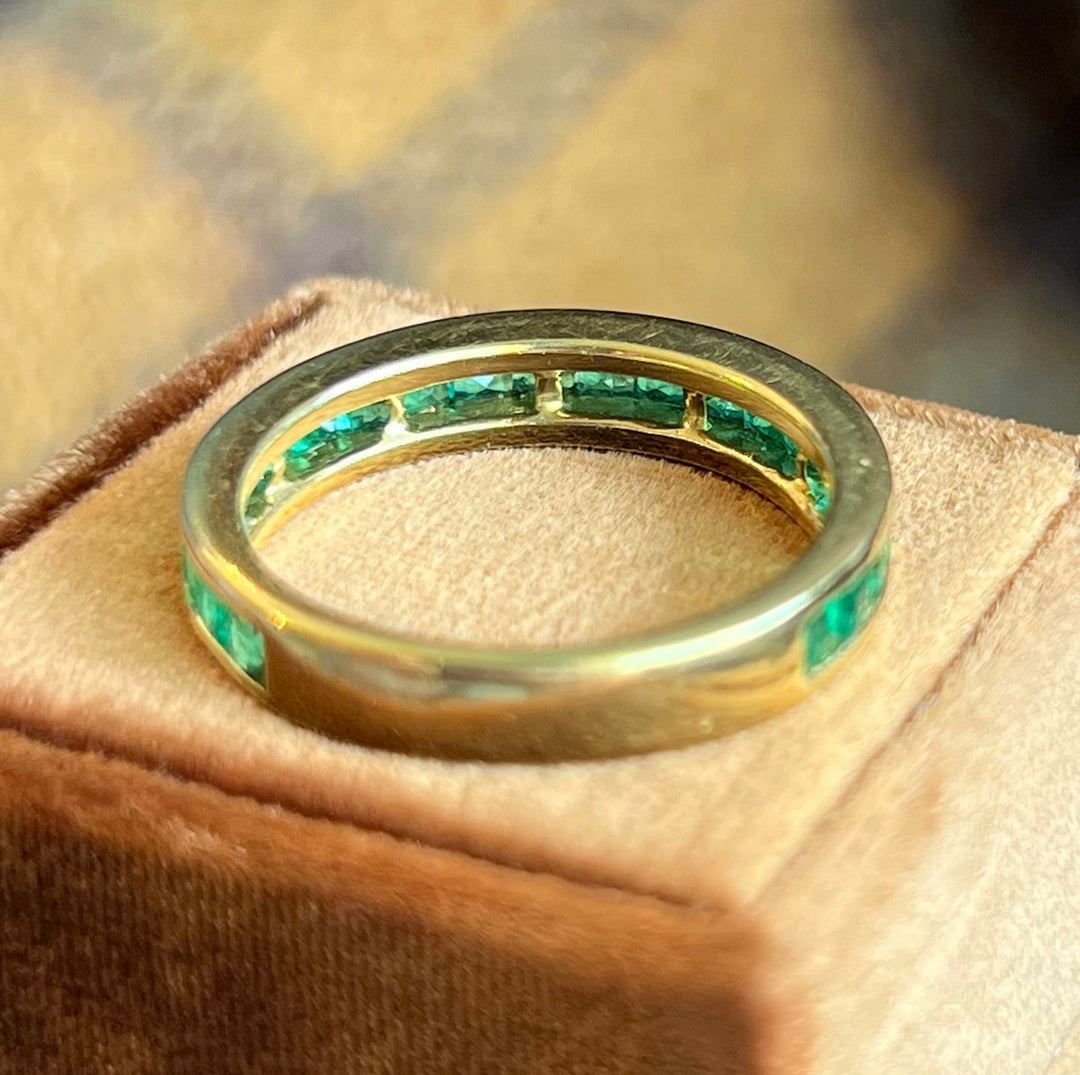 Vintage Emerald 18k Gold Band Ring, c.1950