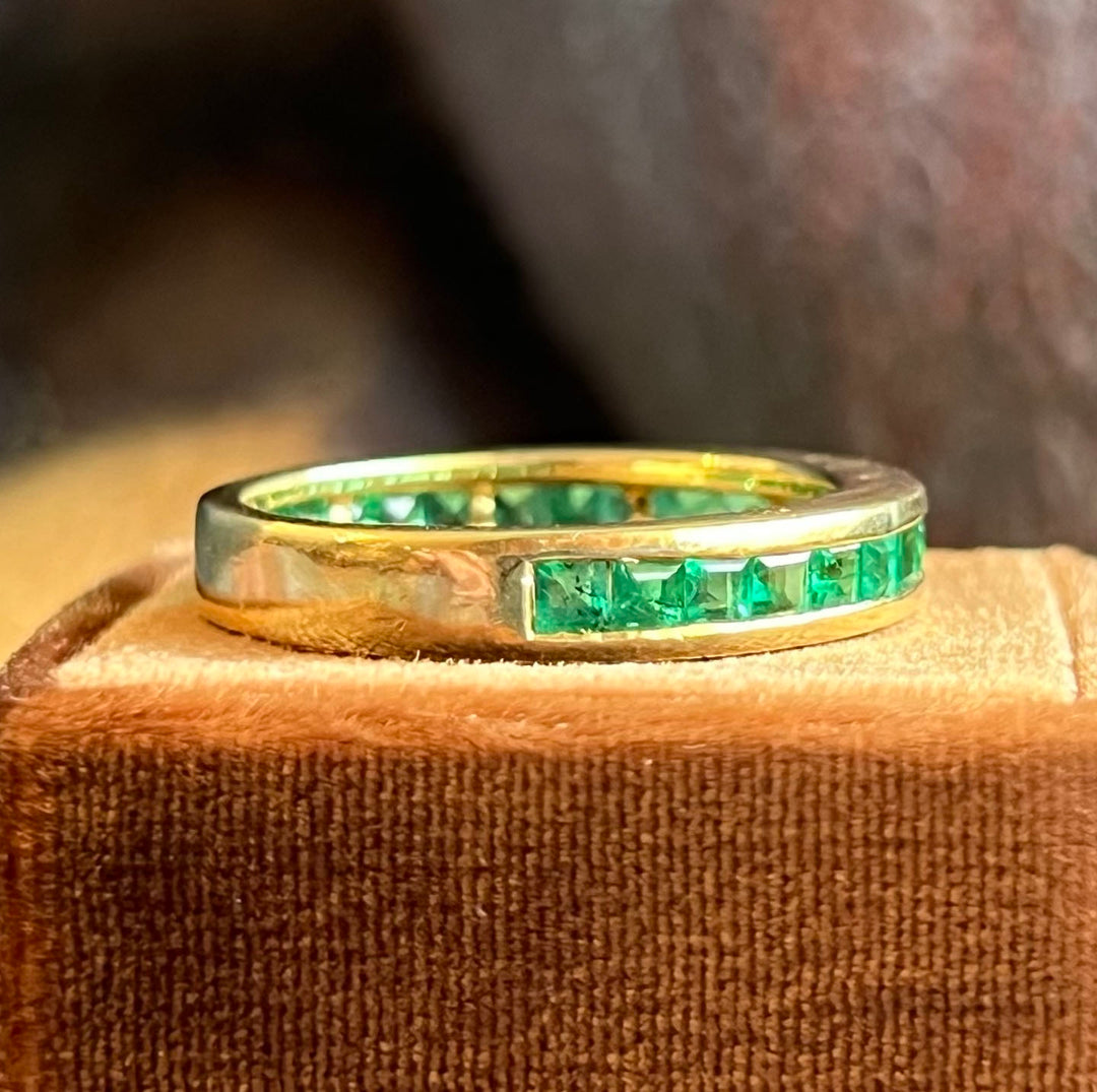 Vintage Emerald 18k Gold Band Ring, c.1950