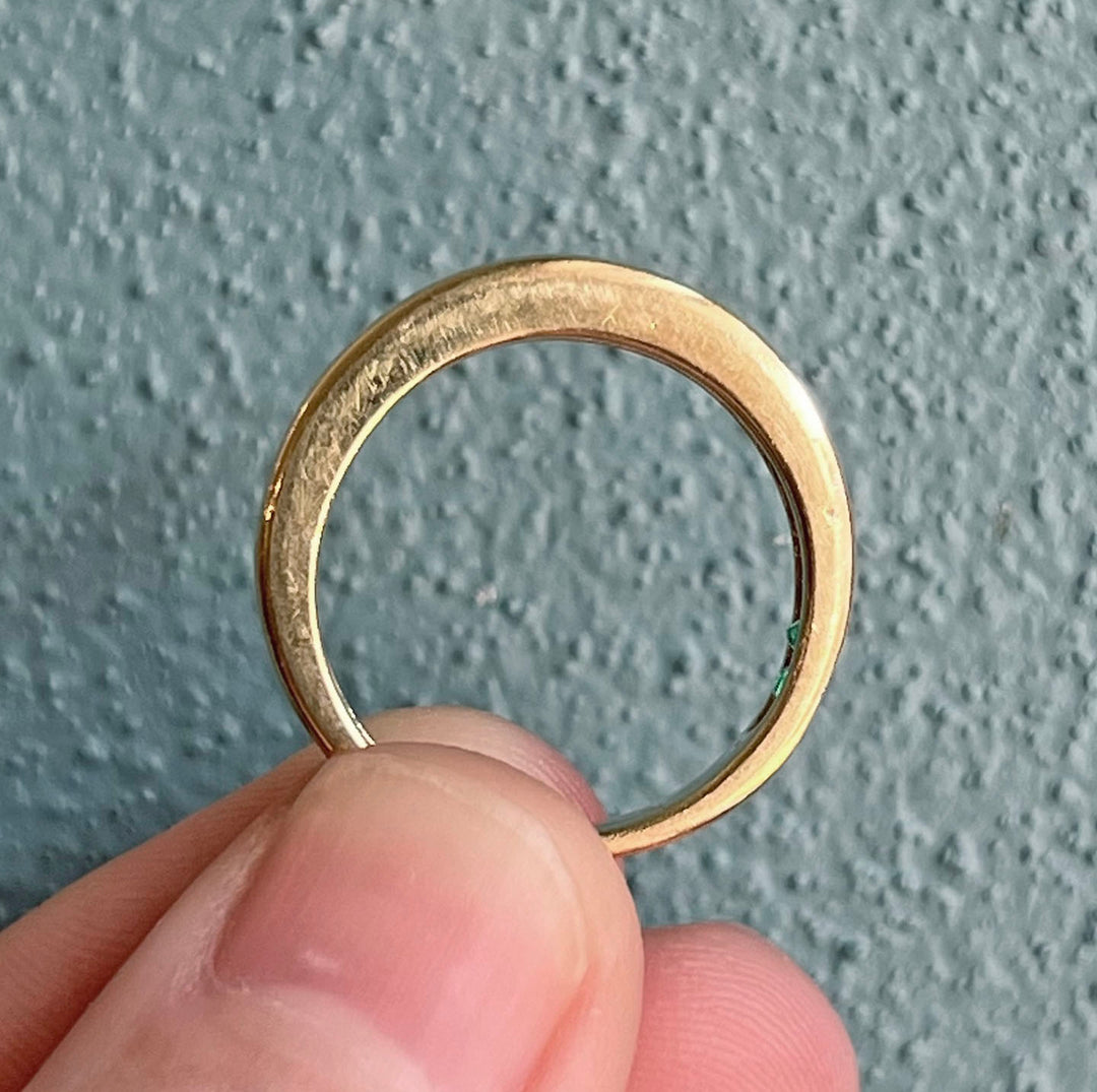 Vintage Emerald 18k Gold Band Ring, c.1950