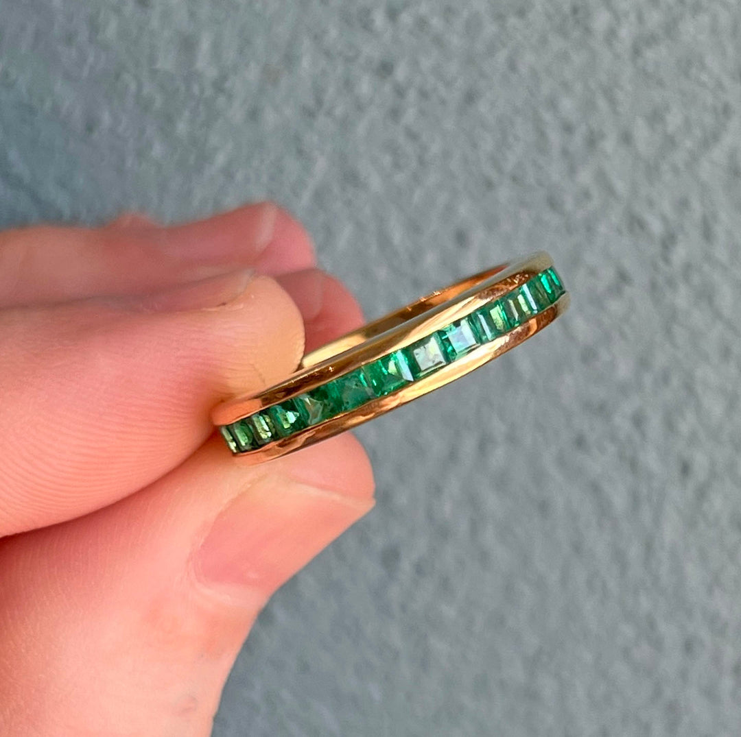 Vintage Emerald 18k Gold Band Ring, c.1950