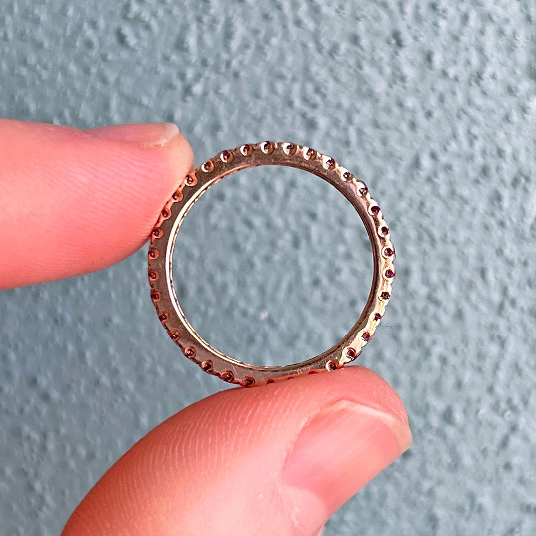 Side profile of gold ruby band ring