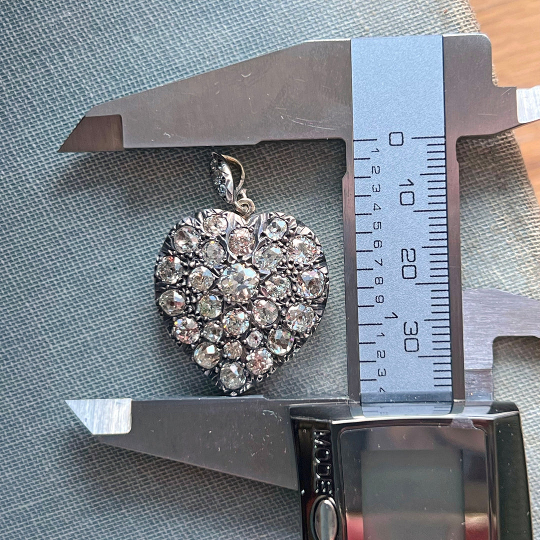 Gold heart pendant with old cut diamonds