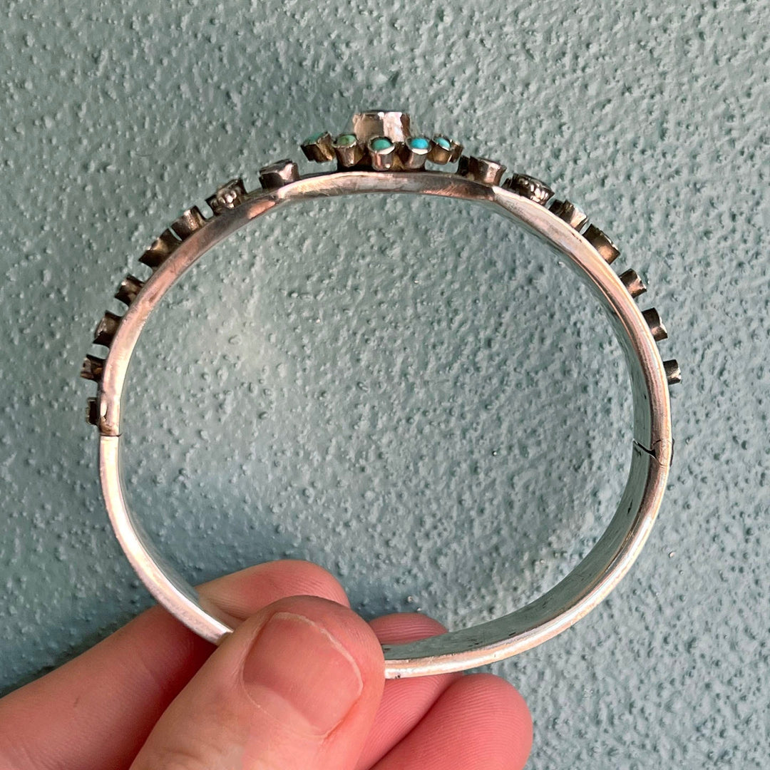 Side view vintage silver bangle colorful gemstone design