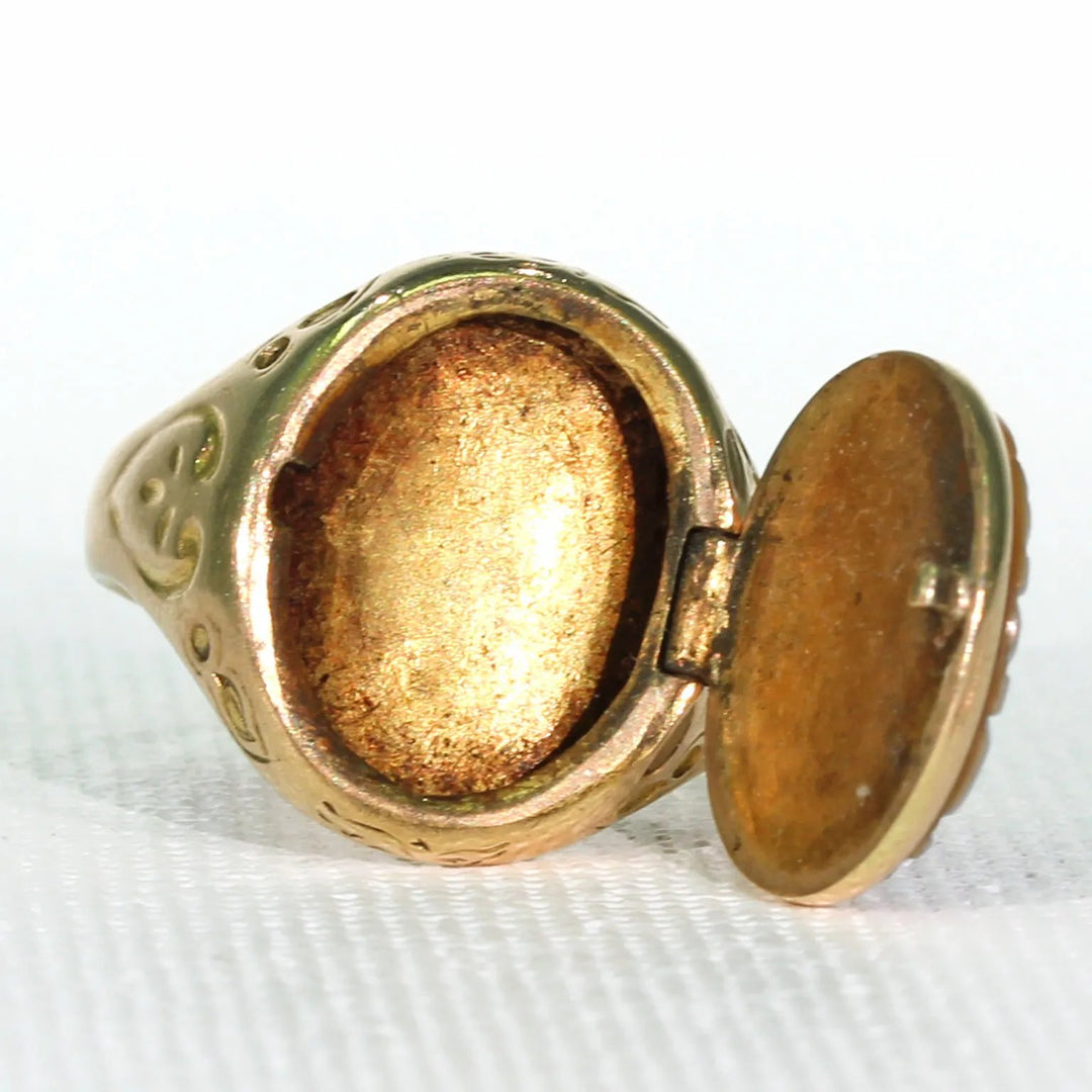 Antique Carved Sardonyx Opening Ring Locket Poison