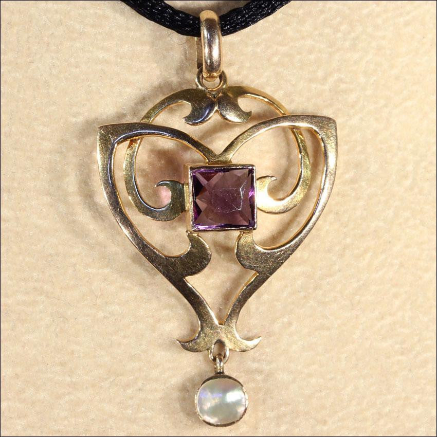 Antique Art Nouveau Amethyst and Mother of Pearl Pendant in 9k Gold