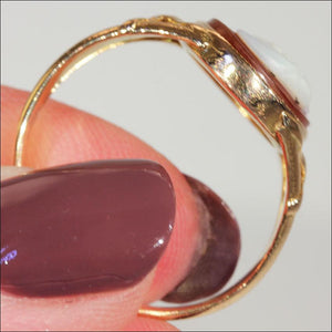 Antique Victorian Hard Stone Cameo Ring in 18k Gold