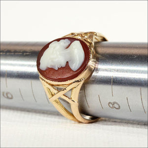 Antique Victorian Hard Stone Cameo Ring in 18k Gold