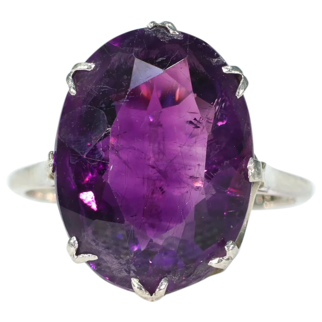 Vintage 18k White Gold Oval Amethyst Ring