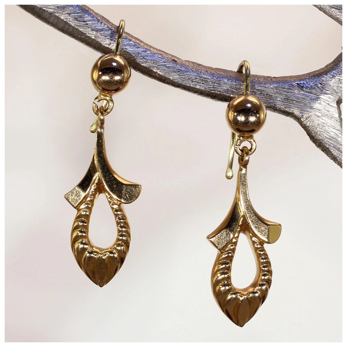 Vintage 1940s 18 Karat Gold Dangle Earrings
