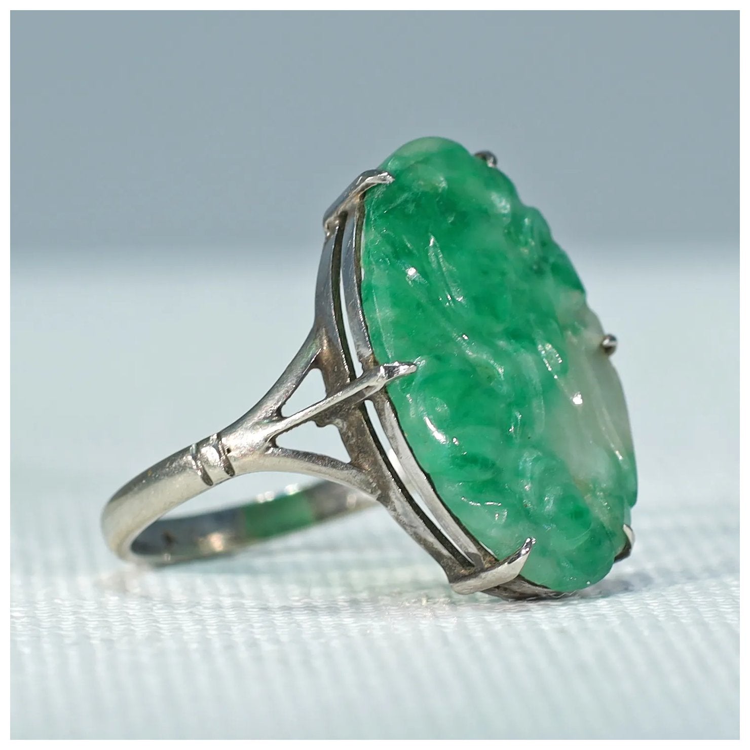 Vintage Art Deco Jade 9k White Gold Ring